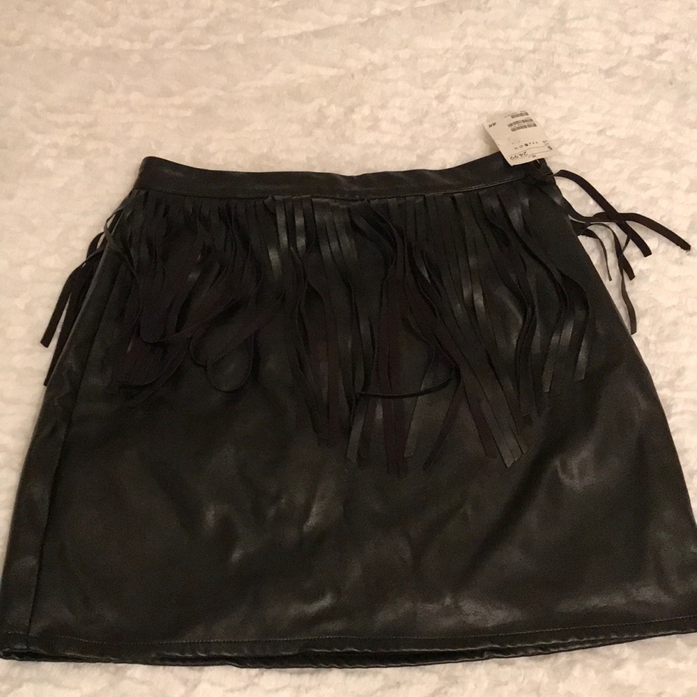 H&M’s black mini skirt size 8
